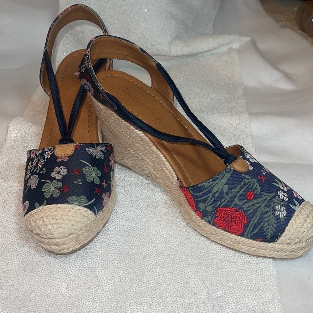 NWOT City Classified Floral Wedge espadrilles Size 9
